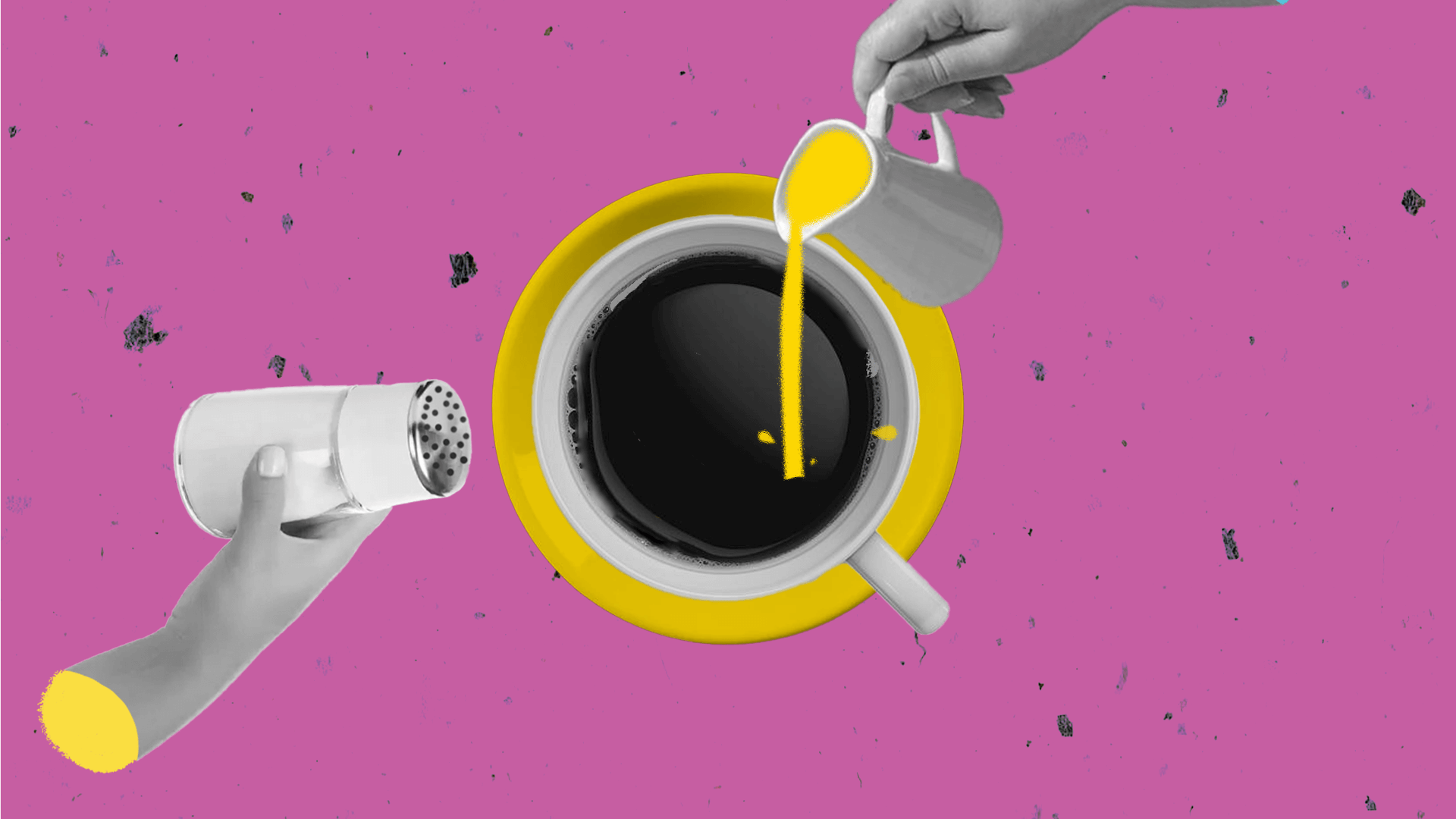 kop koffie waar men melk aan in het gieten is